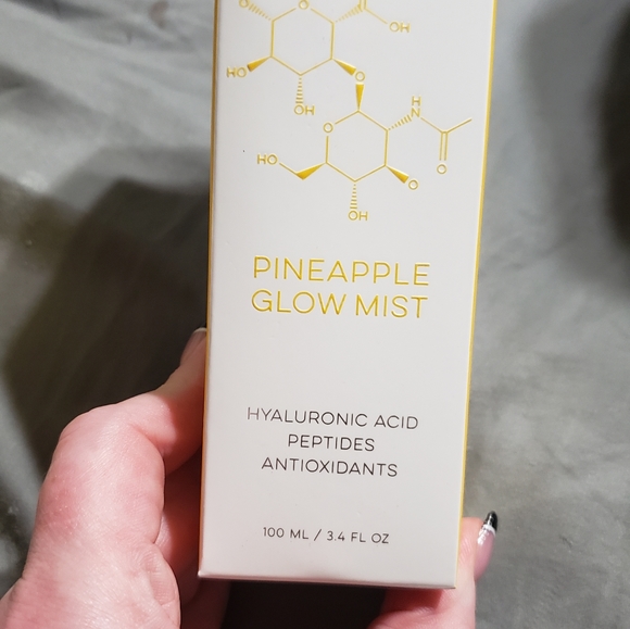 Clean Skin Club Pineapple Glow Mist - Picture 5 of 10